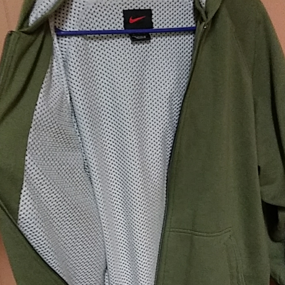 Nike vented sweatshirt with arm pocket - Picture 6 of 7